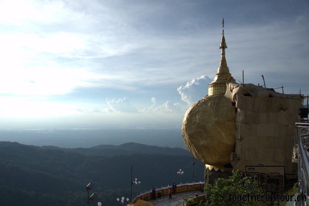 Goldener Felsen Sehenswürdigkeit von Myanmar